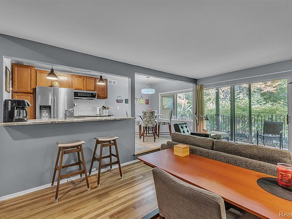 2nd image of 16557 Middlebelt Rd #19