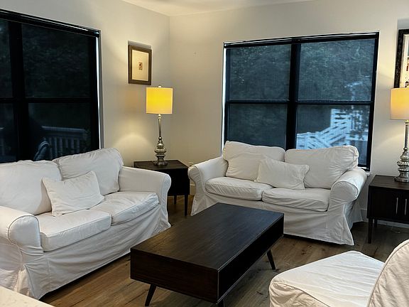 5th image of 2529 1st Ave #B