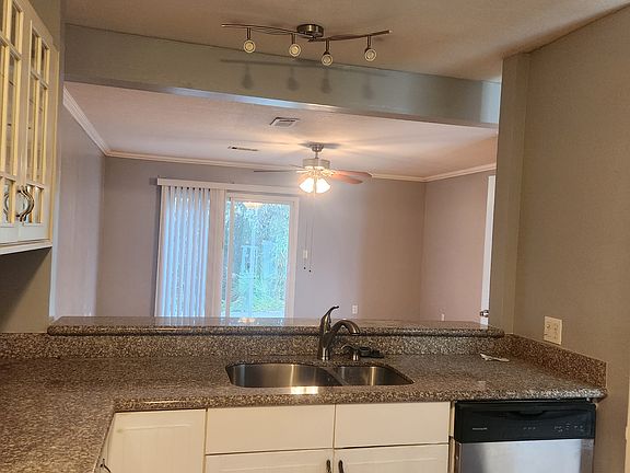 4th image of 2743 Ocean Dr APT B