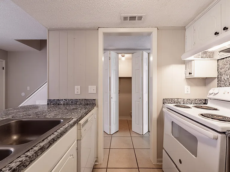 200 Plaza Dr #6 — Photo 18