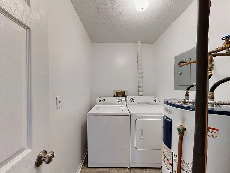 Newly Renovated 3 Bedrooms! — Photo 16