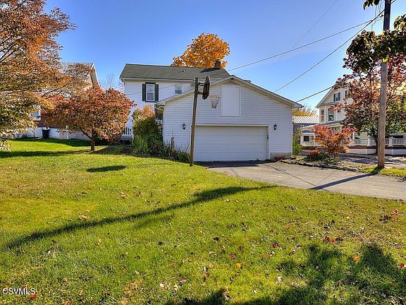 4th image of 106 E Main St