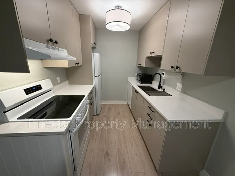 3431 Stover St #E520 — Photo 5