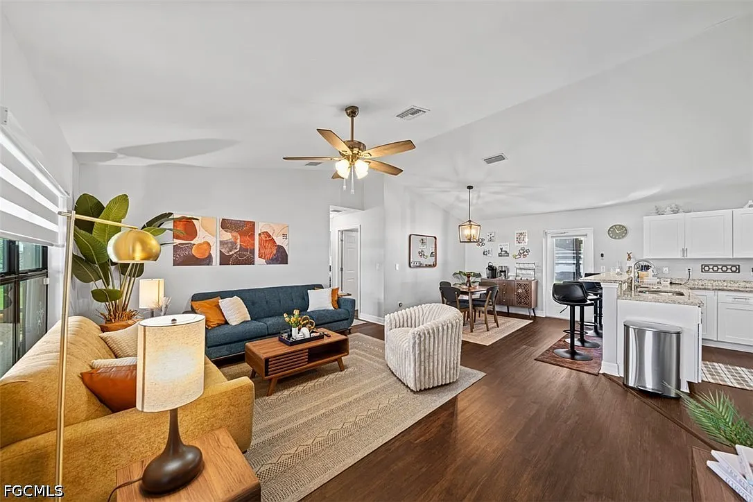 3 bed, 2.0 bath, 1277 sqft, $2,400 — Photo 2