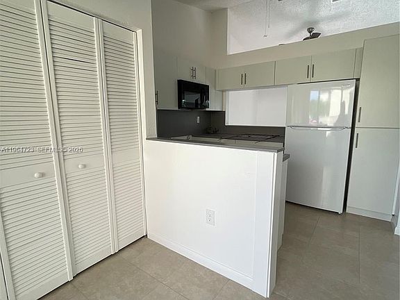 4th image of 1210 San Remo Cir
