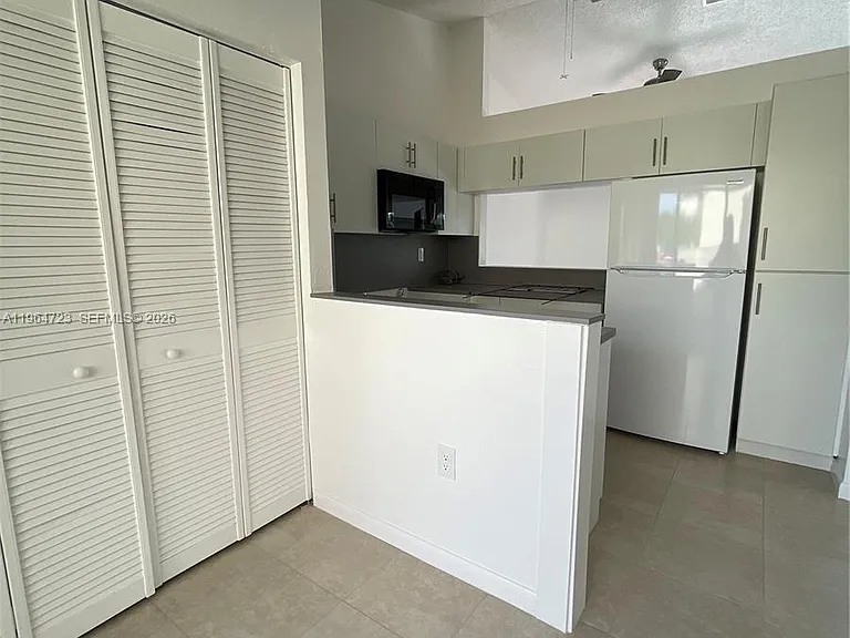 1210 San Remo Cir — Photo 4
