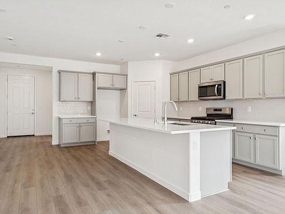 Kitchen with large island