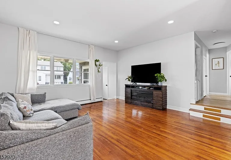 90 Maryknoll Rd — Photo 3