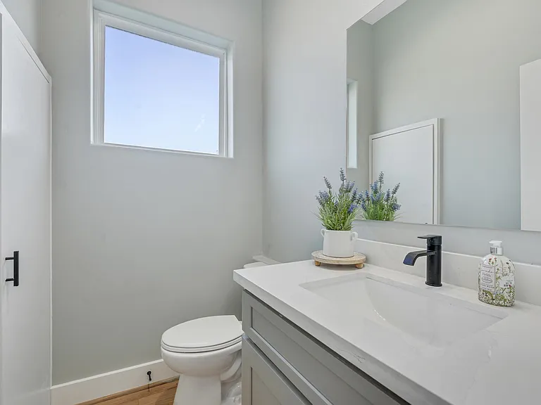 2116 Hadley St — Photo 17