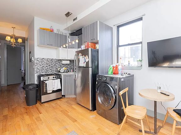 3rd image of 219 Troutman St APT 2L