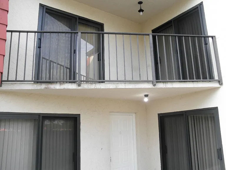 3662 Victoria Dr — Photo 2