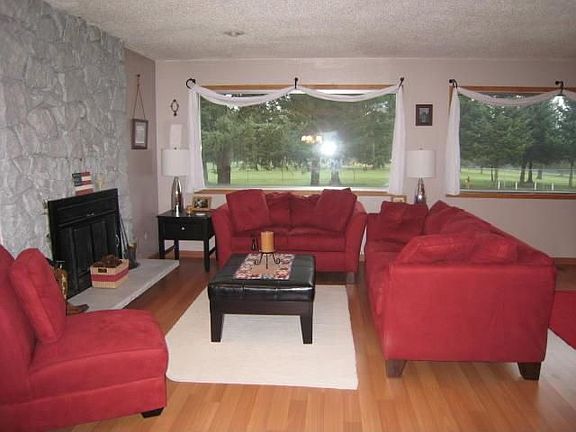 Family Room w/Fireplace