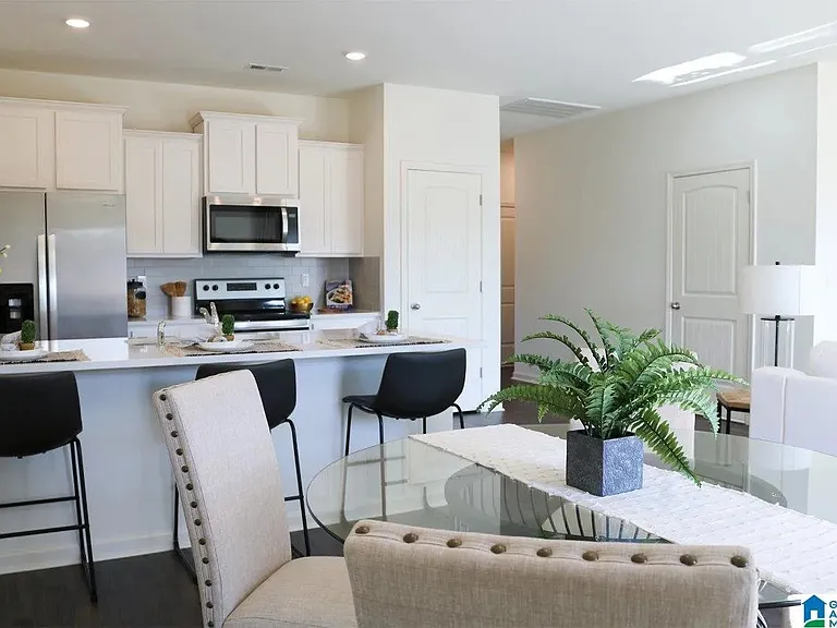 5688 Post Oak Trl — Photo 3