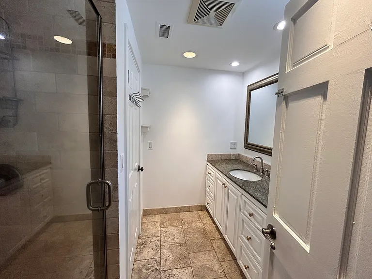23723 Oxnard St — Photo 10