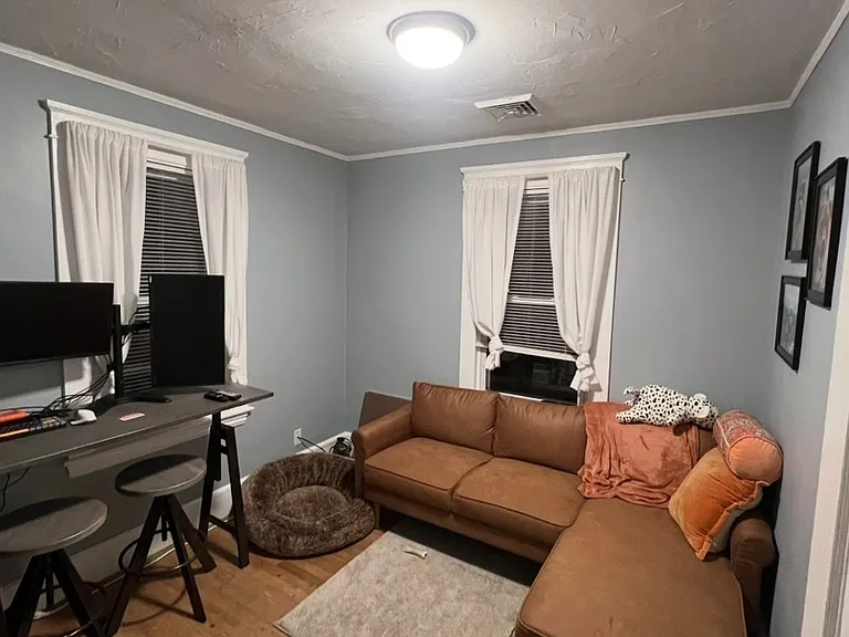 11 Colonial Rd — Photo 2