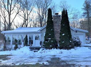 100 Market Rd, Greeley, PA 18425