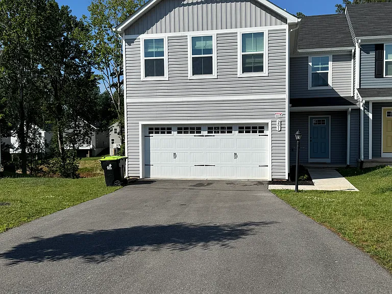 201 Thicket Dr — Photo 1