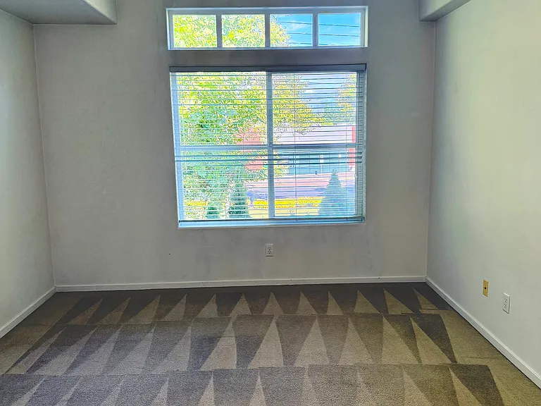 2218 NW Redelfs Way — Photo 10