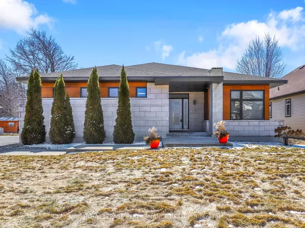 32 Moore St, Ottawa, ON K0A 2Z0