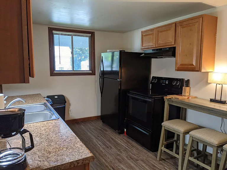 33 N Main St #B — Photo 4