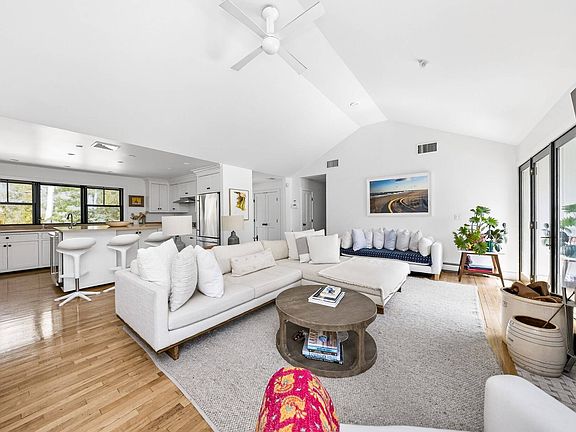 4th image of 24 Lilla Ln