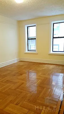 Rented by Hillel Realty Group | media 32