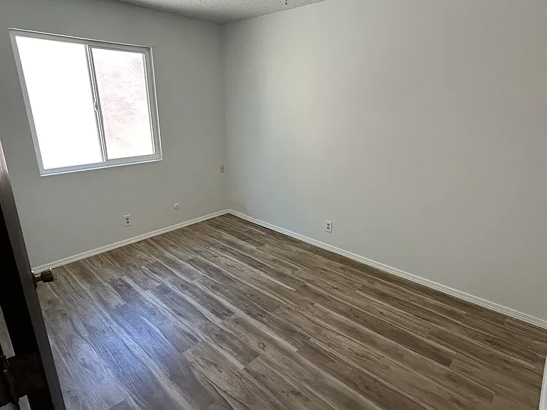 604 Mountain View Ave NE — Photo 7