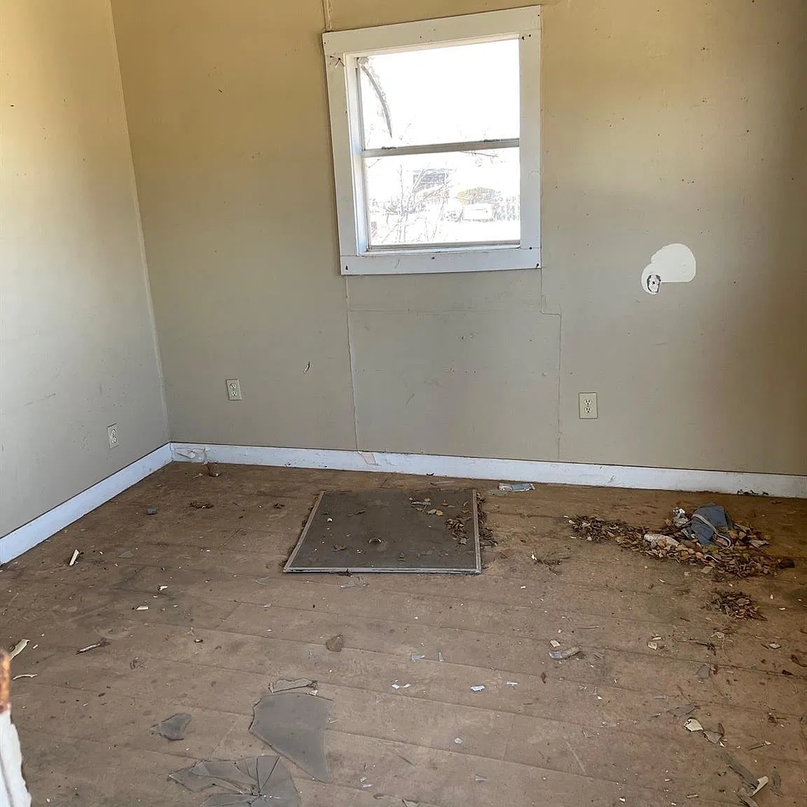 2 bed, 600 sqft, $400 — Photo 2