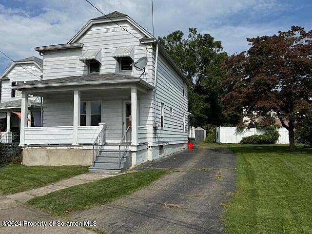 1st image of 216 Cherry St