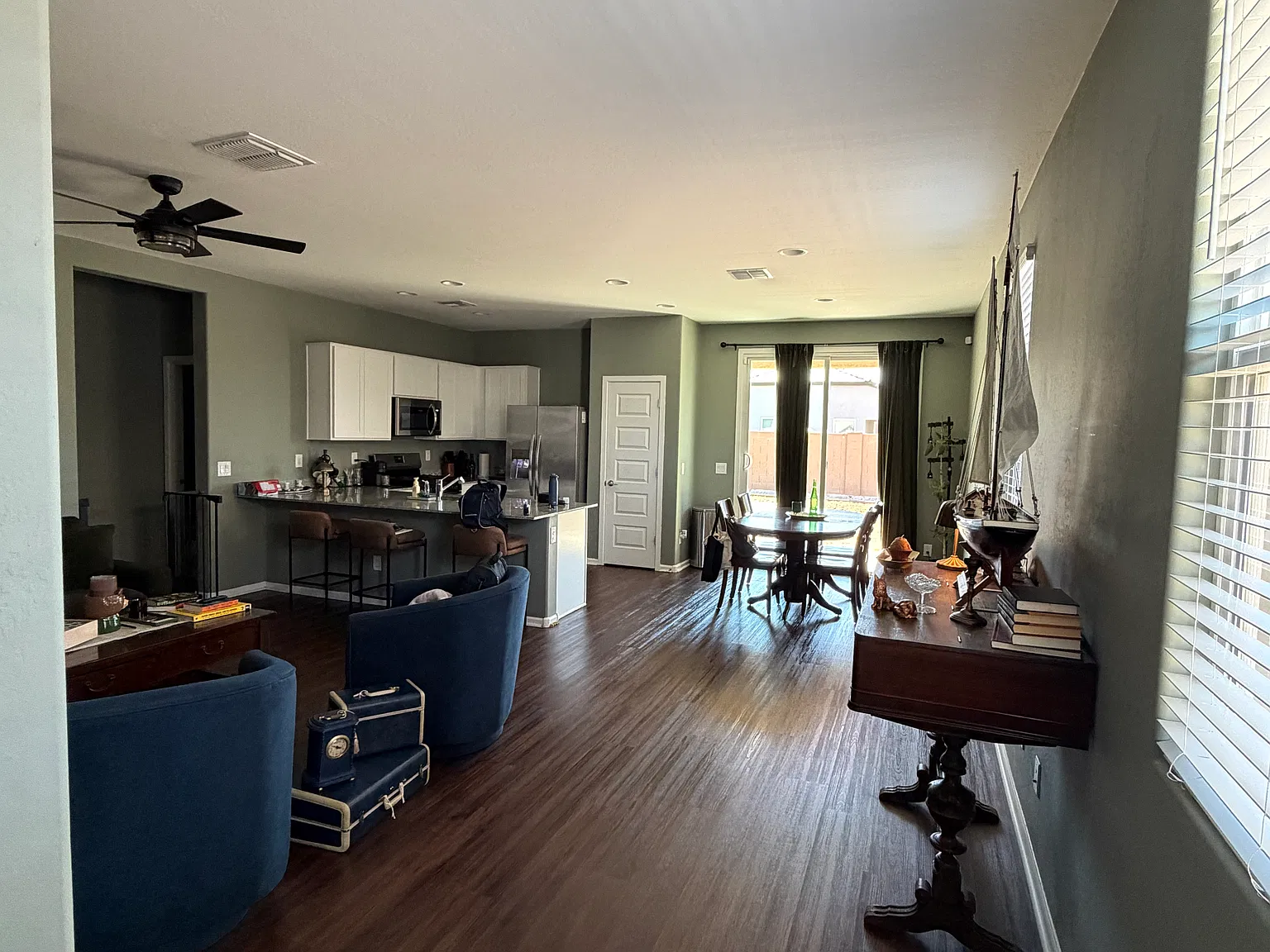 3 bed, 1232 sqft, $1,900 — Photo 2