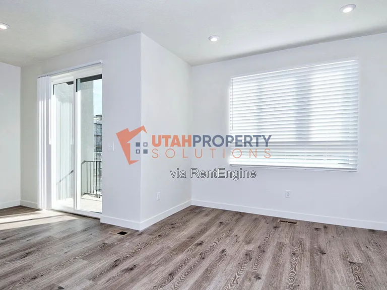 1043 W 400 S — Photo 11