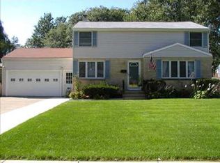 192 Clearfield Dr, Williamsville, NY 14221
