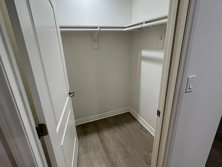 Yaya Laurel 1 Apartments — Photo 8