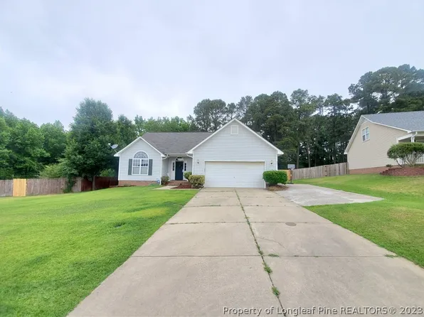 571 Americana Dr, Raeford, NC 28376