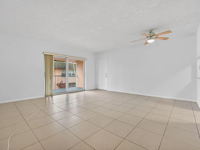 760 SE 2nd Ave #D216 — Photo 9