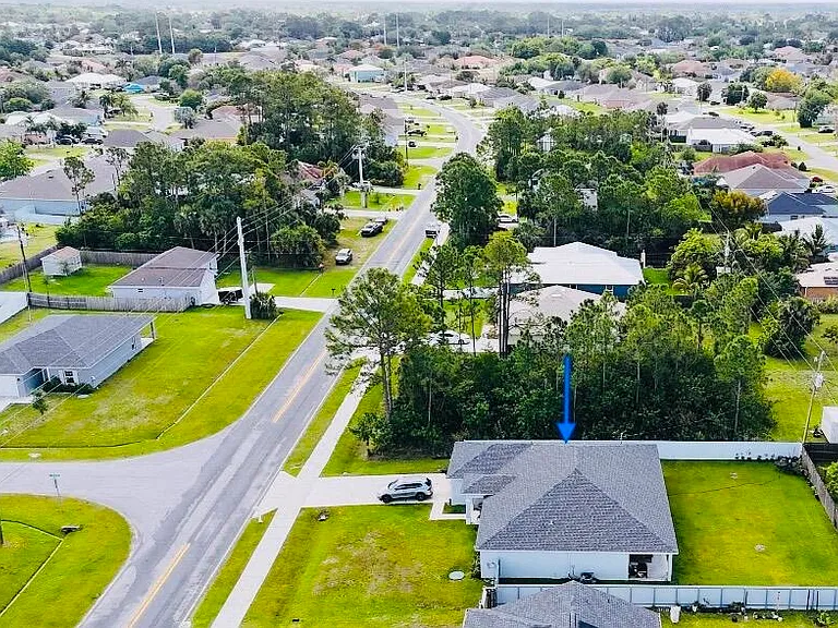2372 SW Import Dr — Photo 11