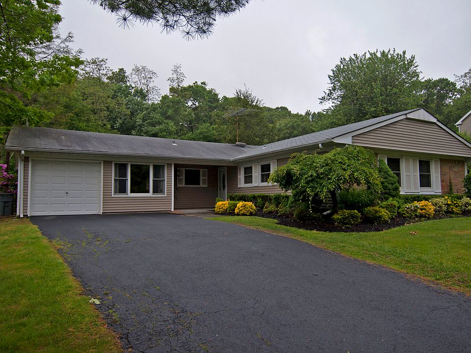 1st image of 15 Hargrove Dr