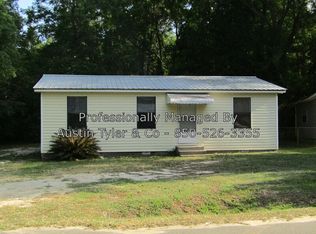 6857 Florida St, Grand Ridge, FL 32442