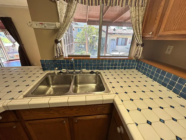 1521 Sunrise Dr — Photo 9