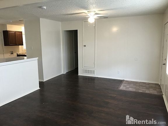 3rd image of 2579 Wicker Ave
