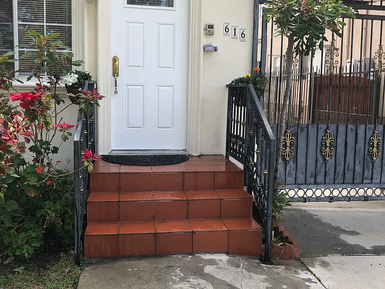 616 N Sycamore Ave #1 — Photo 3