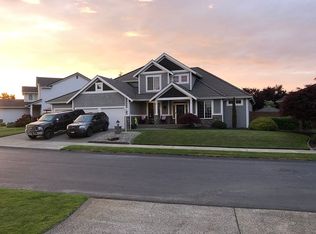 50 Mount Rainier Loop E, Bonney Lake, WA 98391