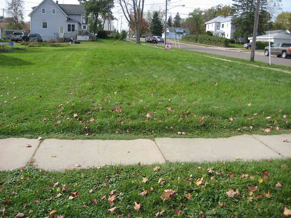 2nd image of 306 Cedar St
