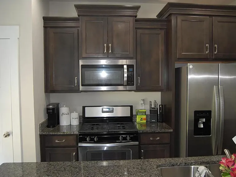 415 Hague Dr — Photo 4