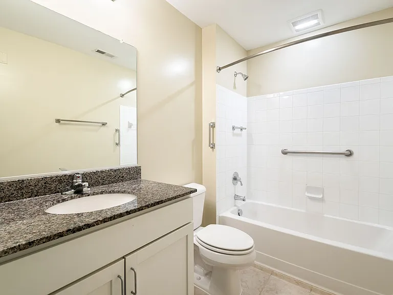 1810 Candlewood Ct #102 — Photo 16