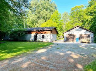 1541 N Eight Mile Rd, Sanford, MI 48657