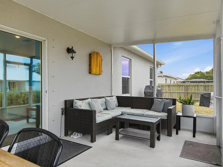 2220 SE Lucaya St — Photo 24