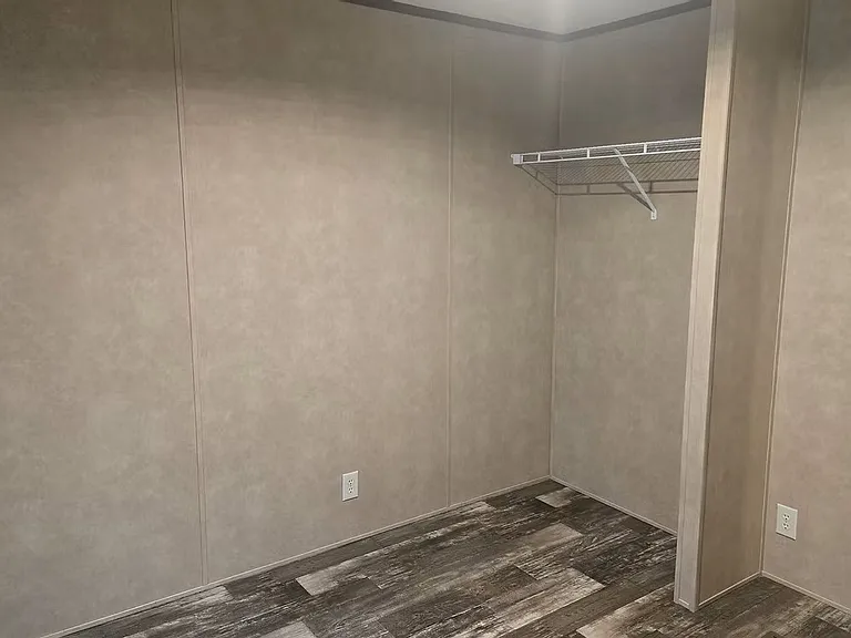 225 Tamara Ln — Photo 2