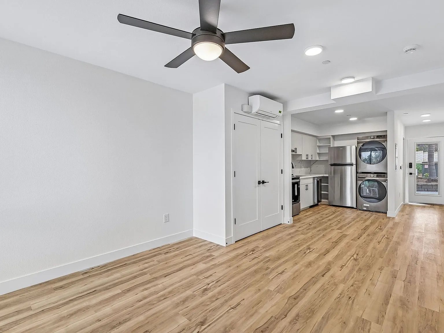 The Mayer @ PB | Modern Pacific Beach Apartments Near the Coast — Photo 4