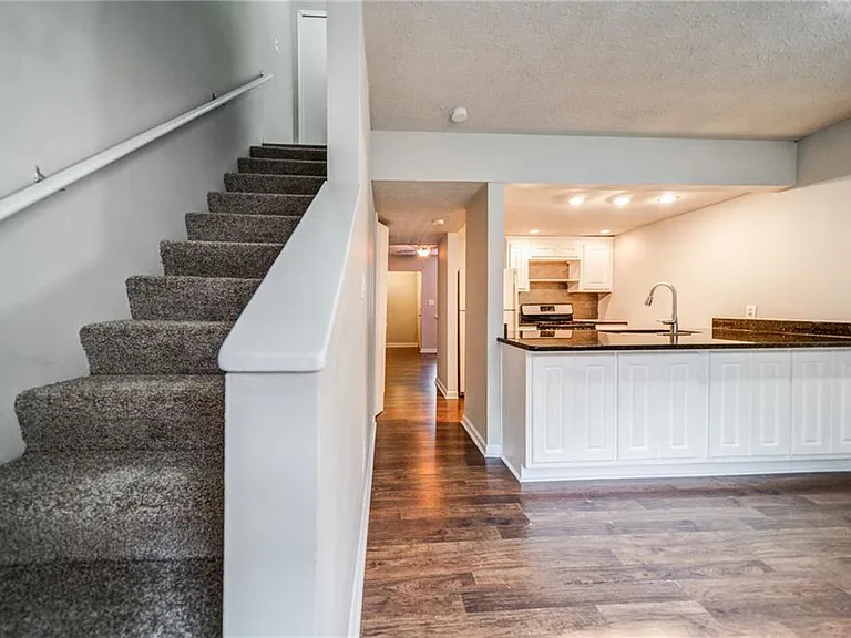 37 Country Place Ct — Photo 8